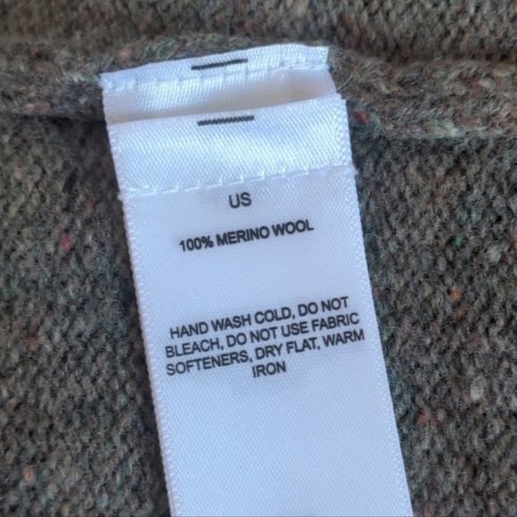 Sherpa Merino Wool Kangtega Quarter Zip Sweater in Tamur River Olive size XL - Picture 6 of 7